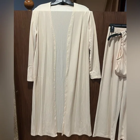 Three Piece Lounge Set - Picture 7 of 8